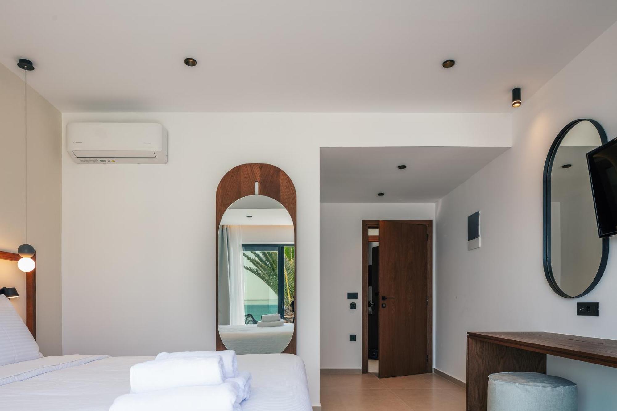 Del Mare Apts *
