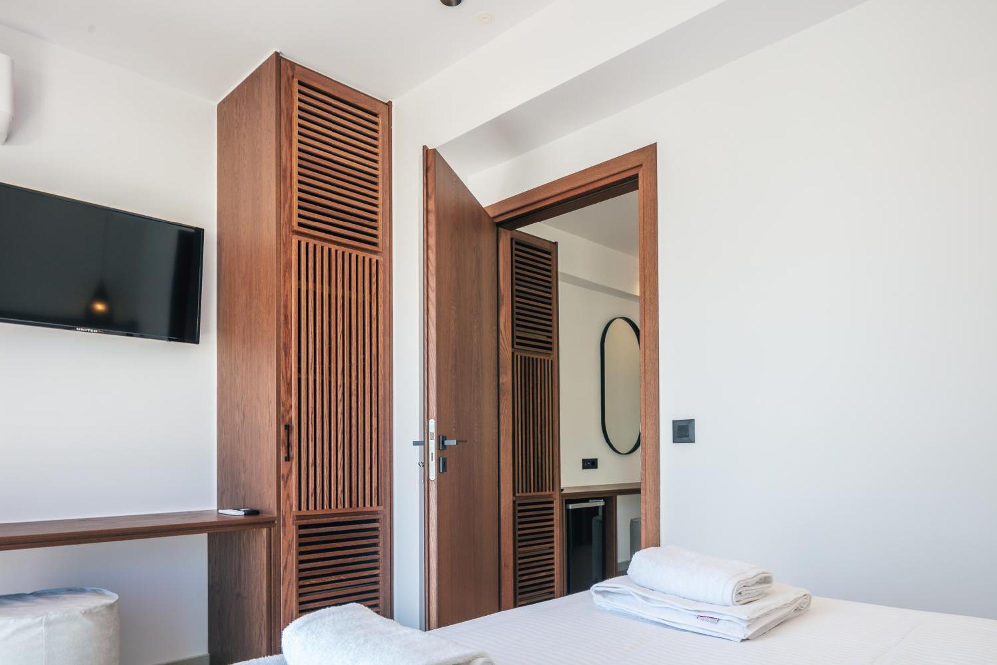 Del Mare Apts